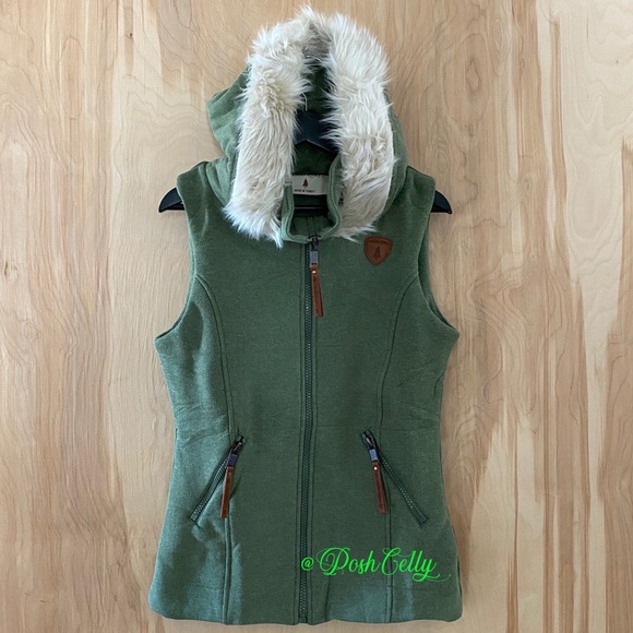 Wanakome Jackets & Blazers - NWT Wanakome Chive Arduin Vest